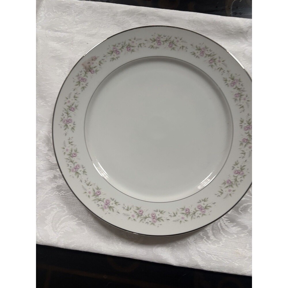 GLA Maria Pattern DINNER PLATE (Round: 10 1/8 inches)